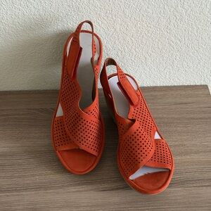 Clarks Clarene Award Women's 7.5 M Perforated shoes brick red. New!